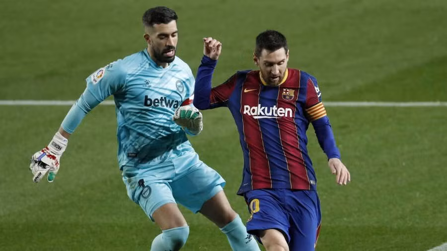 Messi tiếp tục được kéo vào câu chuyện bên lề trước thềm cuộc đối đầu Barca- PSG.