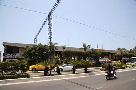 Dap bo cong trinh nhech nhac “xe thit” bo bien Nha Trang
