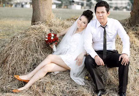 Đức Huy sinh năm 1975, là một doanh nhân. Anh kết hôn cùng với Lệ Quyên vào năm 2010 và có chung một cậu con trai. Tuy nhiên, đến cuối năm 2020 anh và nữ ca sĩ đã quyết định ly hôn.