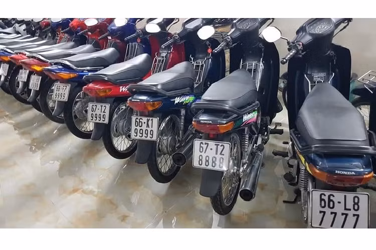 Ngay dưới bài viết nhiều cư dân mạng thể hiện sự bất ngờ, trầm trồ trước bộ sưu tập toàn những chiếc xe có biển hiếm.