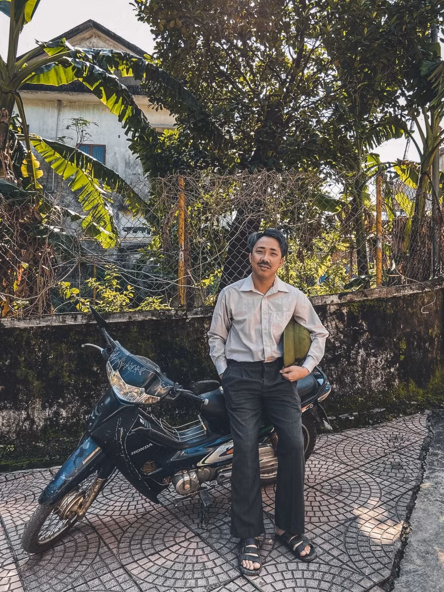 Cư dân mạng bày tỏ khen ngợi tài hóa trang khiến nhân vật trong ảnh nhìn không khác gì nhân vật "bố già Trấn Thành" nằm trong loạt phim seri gây tiếng vang trước đó tên "Bố Già" do Trấn Thành thủ vai.