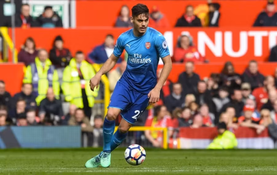 Mavropanos chỉ chơi 8 trận cho Arsenal sau 4 năm biên chế Pháo thủ London.