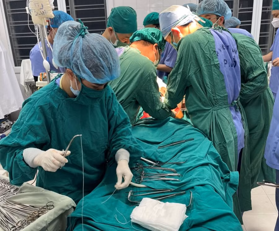 Phẫu thuật cứu sống cháu bé ngay trong đêm tại Bệnh viện Trẻ em Hải Phòng. Ảnh: BVCC.
