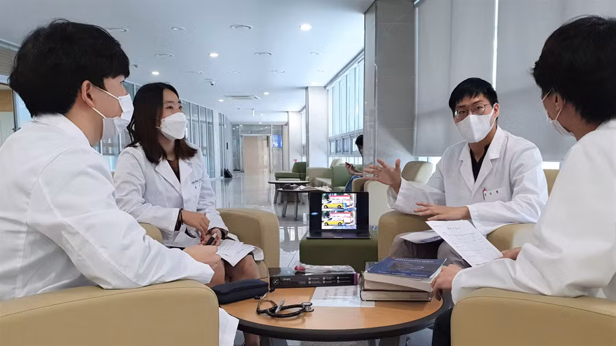 Bác sĩ là nghề nghiệp được kính trọng tại Hàn Quốc.