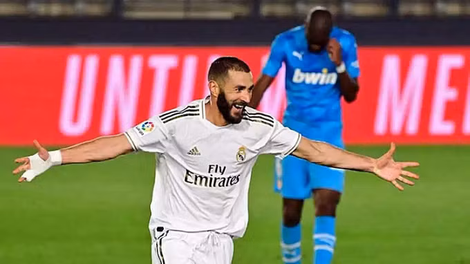 12 năm từ bàn thắng đầu tiên đến bàn thắng thứ 200 tại La Liga: 12 sự thay đổi của Benzema ảnh 3