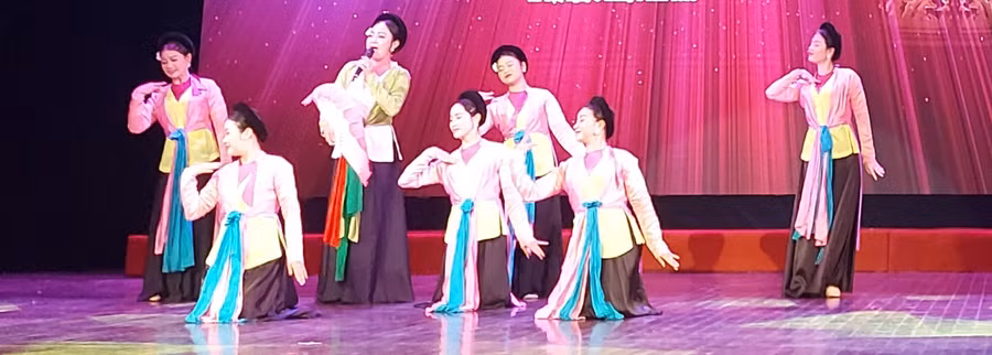 Văn hóa Việt Nam đang đặt chân vào địa hạt văn hóa đại chúng như một tất yếu. Ảnh minh họa: Bình Thanh. Văn hóa Việt Nam đang đặt chân vào địa hạt văn hóa đại chúng như một tất yếu. Ảnh minh họa: Bình Thanh.
