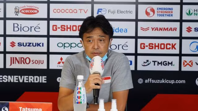 Huấn luyện viên Yoshida khi còn dẫn dắt Singapore tại AFF Cup 2020.