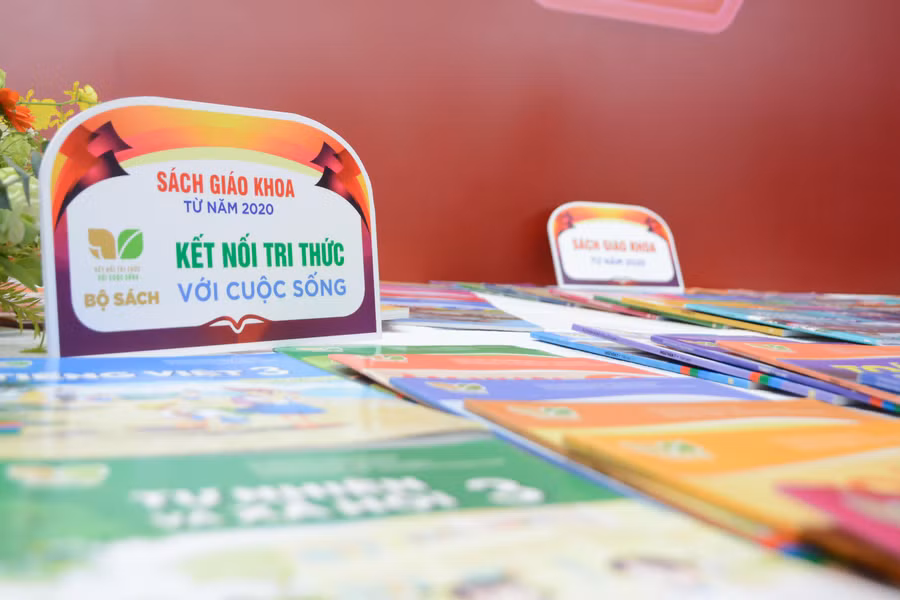 Sách giáo khoa mới đã tiệm cận với sách giáo khoa các nước phát triển. Sách giáo khoa mới đã tiệm cận với sách giáo khoa các nước phát triển.