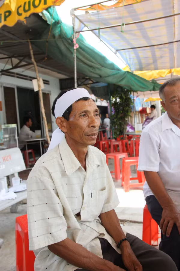 Người cha đau lòng cho biết con trai ông đã bị tâm thần 10 năm nay