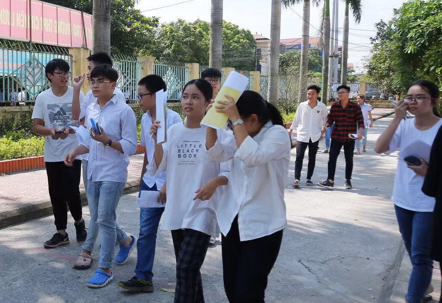 Những thí sinh làm xong bài ra sớm