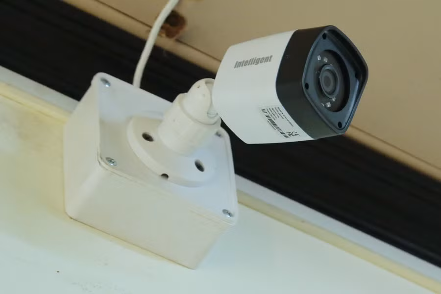 Tại điểm giao nhận, Sở GD&ĐT đã cho lắp đặt 4 camera giám sát hoạt động