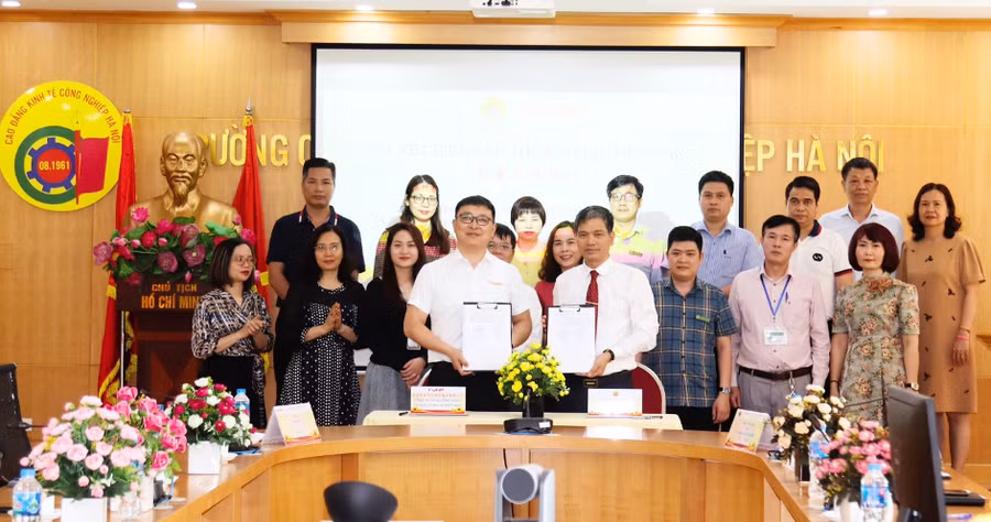 Lễ ký kết thỏa thuận hợp tác giữa Trường Cao đẳng Kinh tế Công nghiệp Hà Nội và Công ty TNHH Công nghệ Tô Châu Funa – AI Việt Nam 