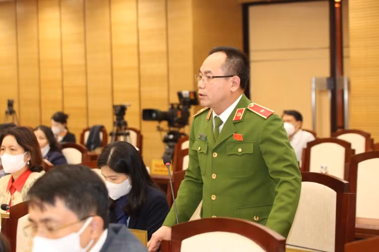 Đại biểu HĐND TP Hà Nội phát biểu.