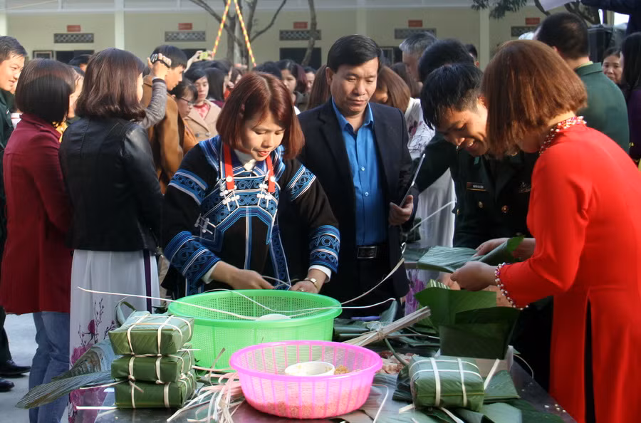 Các đội phải rất khẩn trương để hoàn thành 8 chiếc bánh trước nhất