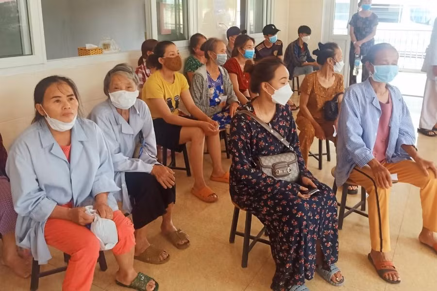 Những suất cơm với mong muốn chia sẻ phần nào khó khăn đối với những bệnh nhân nghèo.