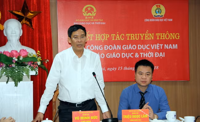 Tiến sĩ Vũ Minh Đức phát biểu tại buổi lễ Tiến sĩ Vũ Minh Đức phát biểu tại buổi lễ