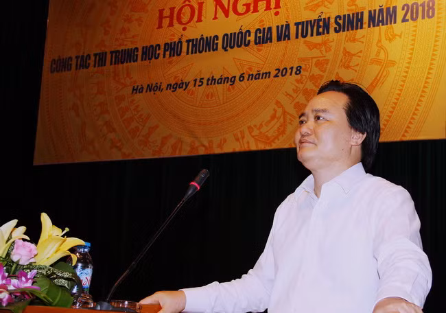 Bộ trưởng Phùng Xuân Nhạ phát biểu tại hội nghị Bộ trưởng Phùng Xuân Nhạ phát biểu tại hội nghị
