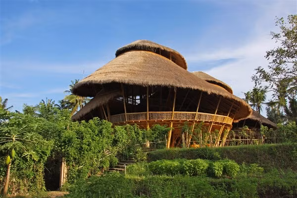 Green School được xây dựng từ tre, nứa.