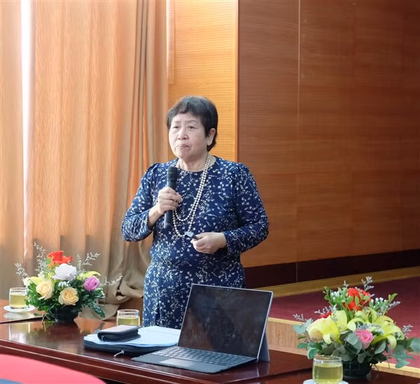 ”Bà” tiến sĩ thích “nghịch” rác thải ảnh 1