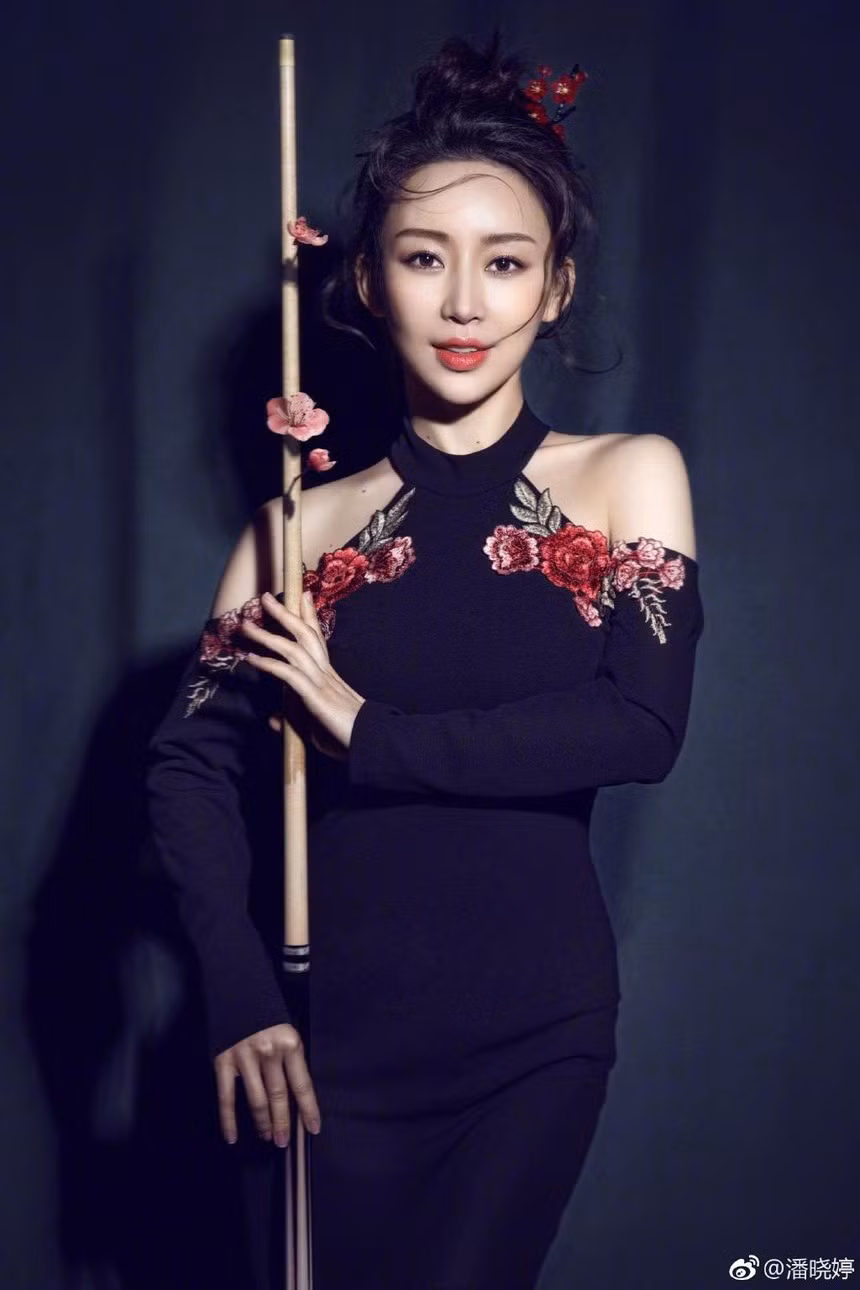 Pan Xiaoting: Cơ thủ Trung Quốc sở hữu nhan sắc thanh tú, ngọt ngào. Ngoài là một cơ thủ chuyên nghiệp, cô còn hoạt động trong lĩnh vực diễn xuất, ca hát ở làng giải trí Hoa ngữ. Pan Xiaoting: Cơ thủ Trung Quốc sở hữu nhan sắc thanh tú, ngọt ngào. Ngoài là một cơ thủ chuyên nghiệp, cô còn hoạt động trong lĩnh vực diễn xuất, ca hát ở làng giải trí Hoa ngữ.