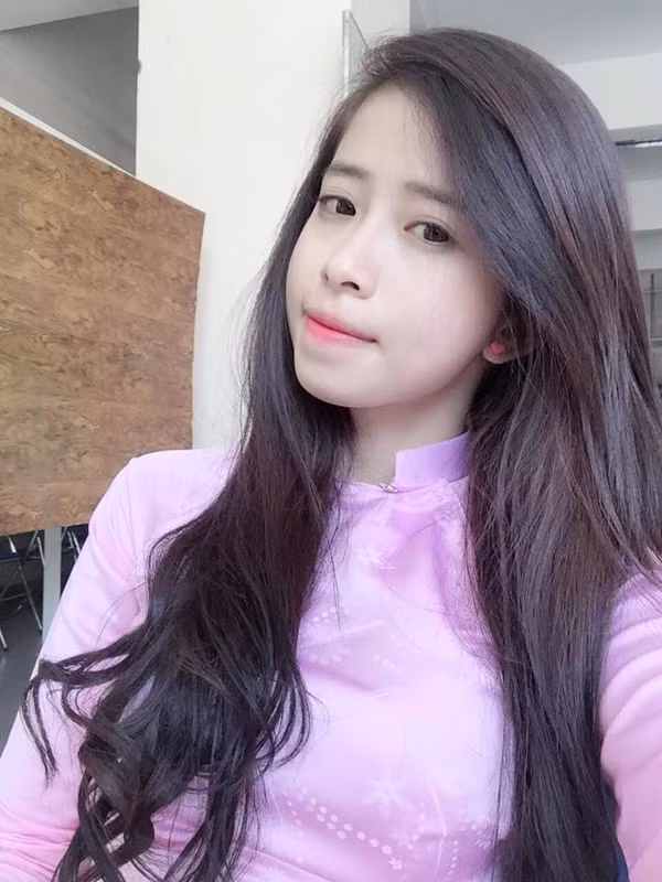 Hình ảnh giản dị của hot girl làng võ ở trường học