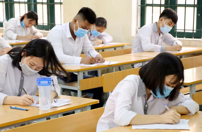 Học tập, thi cử cũng để lại những áp lực nhất định với học trò.