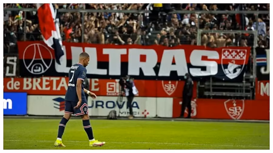 Mbappe trong màu áo PSG tại Ligue 1.