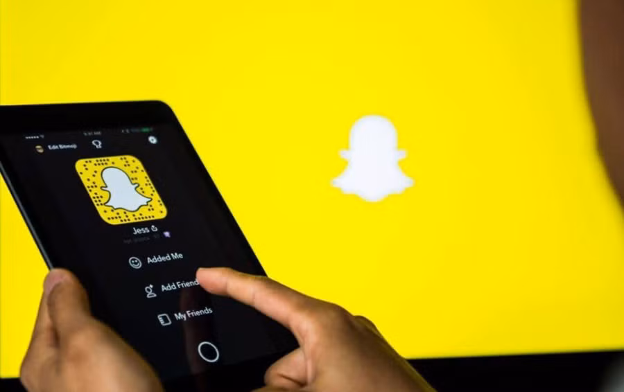 Snapchat: Không rõ ứng dụng này bị cấm tại Trung Quốc từ khi nào. Họ vẫn duy trì một văn phòng đại diện nhỏ chuyên phát triển sản phẩm kính thông minh Spectacles. Snapchat: Không rõ ứng dụng này bị cấm tại Trung Quốc từ khi nào. Họ vẫn duy trì một văn phòng đại diện nhỏ chuyên phát triển sản phẩm kính thông minh Spectacles.