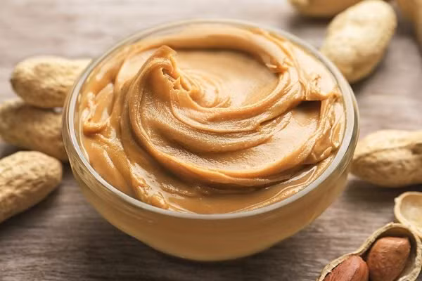 Chuyên gia cho rằng nên sử dụng bơ lạc trong bữa ăn sáng của bạn để có năng lượng dồi dào.