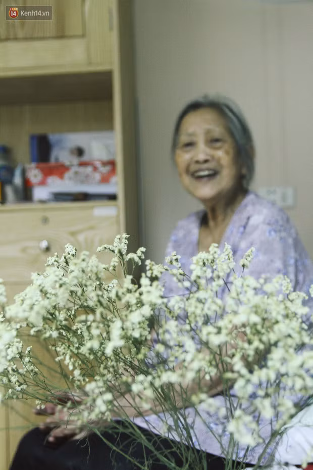 Sống trong viện dưỡng lão, bà Dung cảm thấy thoải mái, an nhàn. Ảnh: Kênh14.