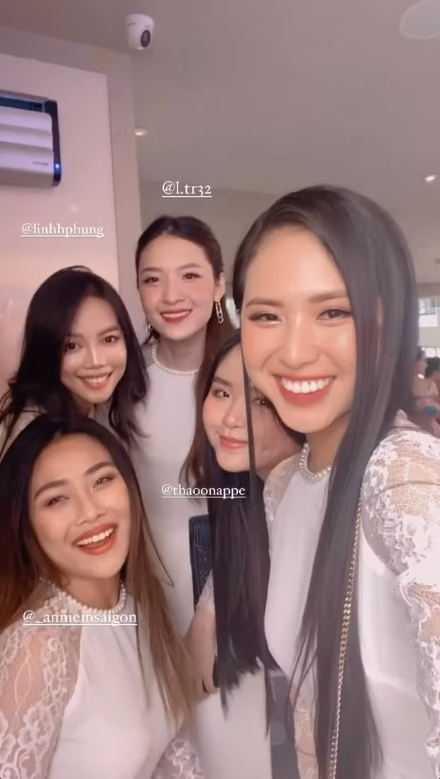 Dàn bê tráp xinh đẹp bên phía nhà gái đăng ảnh lên mạng xã hội.