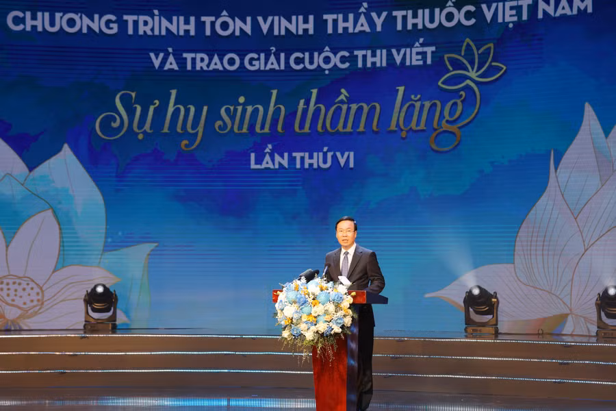 Chủ tịch nước Võ Văn Thưởng phát biểu tại Chương trình Tôn vinh Thầy thuốc Việt Nam. Chủ tịch nước Võ Văn Thưởng phát biểu tại Chương trình Tôn vinh Thầy thuốc Việt Nam.