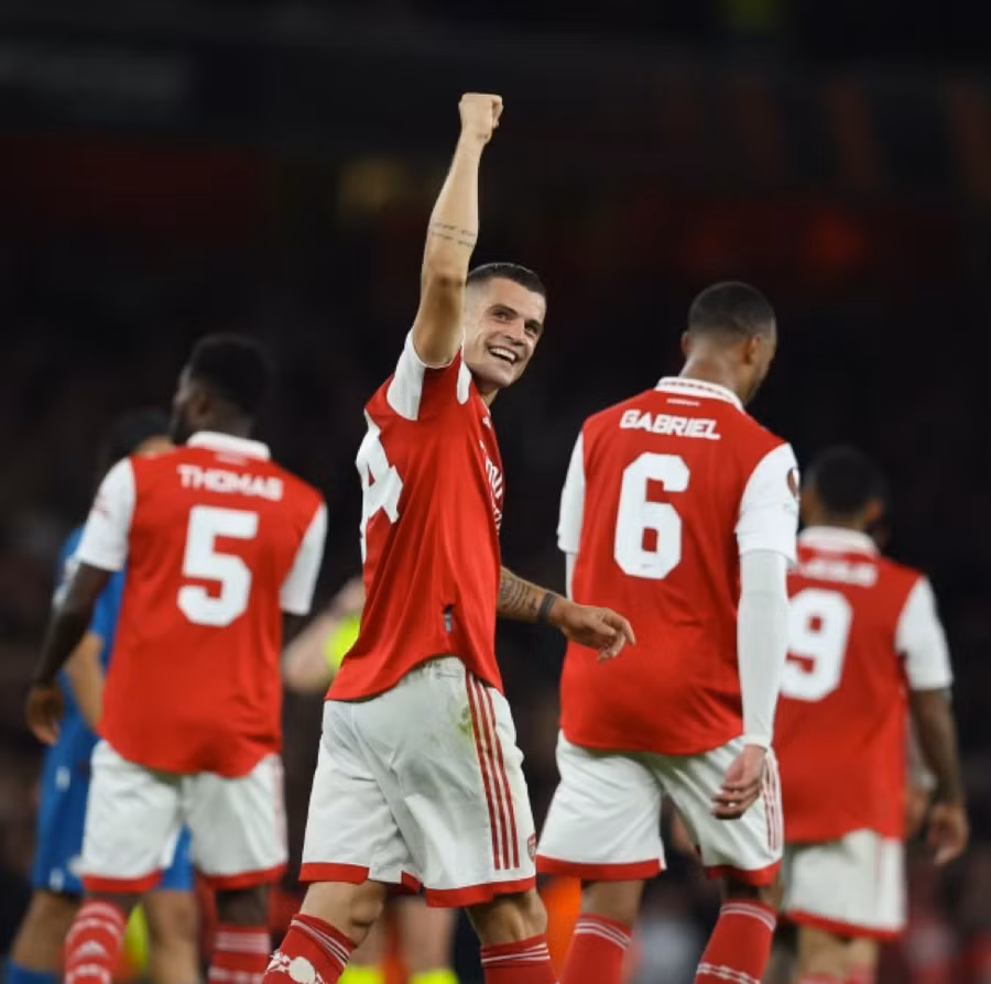 Arsenal vượt qua vòng loại trực tiếp Europa League. Arsenal vượt qua vòng loại trực tiếp Europa League.
