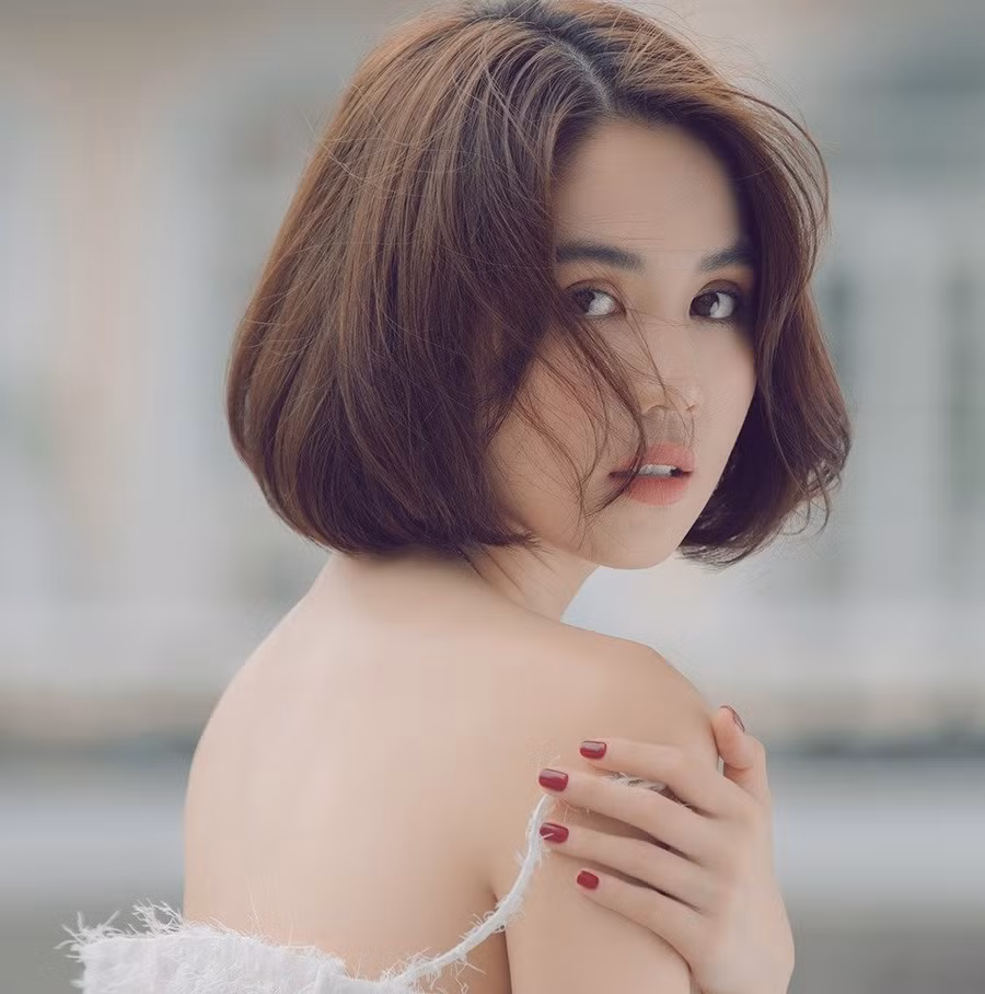 Dù gắng giấu kỹ, Ngọc Trinh vẫn bị soi khuyết điểm gương mặt mà dao kéo không thể can thiệp-6