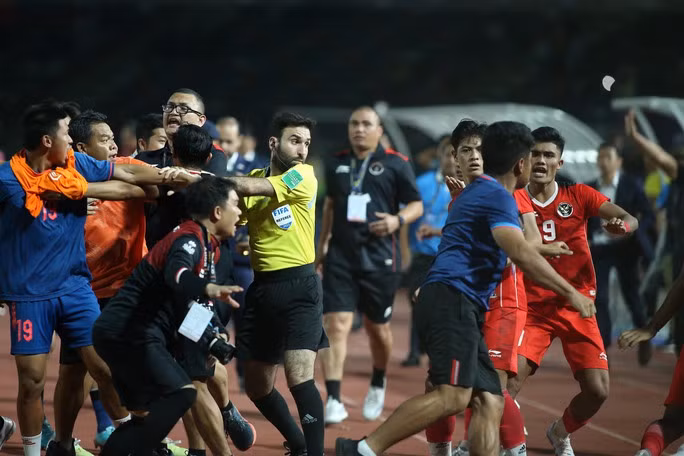 Hình ảnh xấu xí trong trận U22 Thái Lan gặp U22 Indonesia tại SEA Games 32.