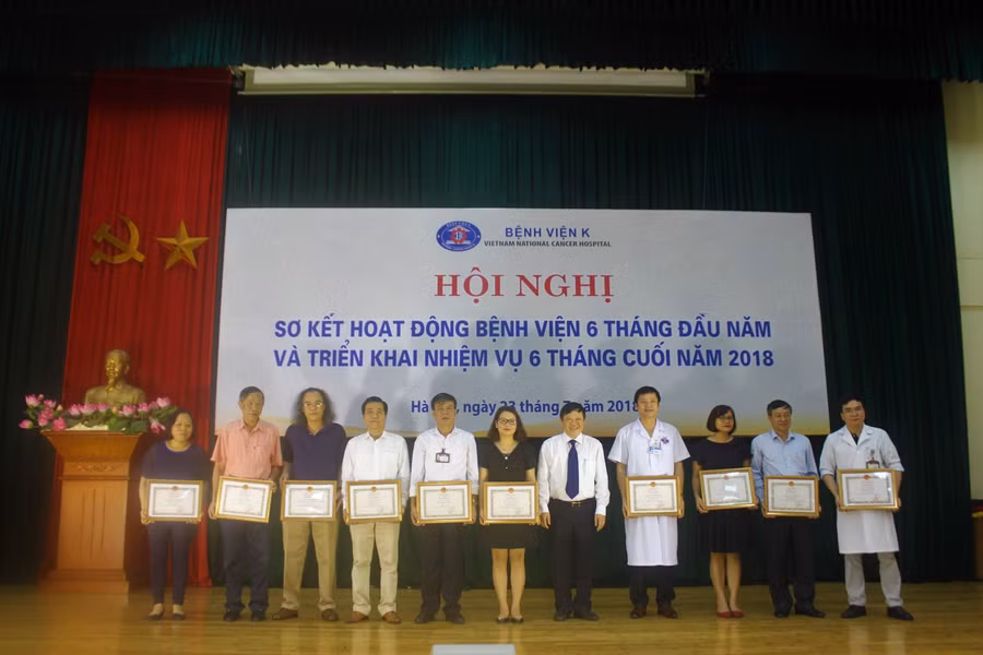 10 cá nhân có thành tích xuất sắc nhận bằng khen của Bộ Y tế 10 cá nhân có thành tích xuất sắc nhận bằng khen của Bộ Y tế