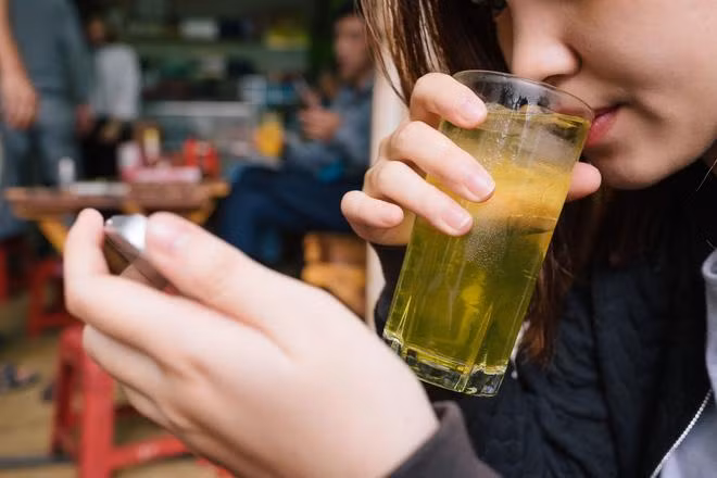Uống quá nhiều trà sẽ tạo ra nhiệt lượng cực cao. Uống quá nhiều trà sẽ tạo ra nhiệt lượng cực cao.