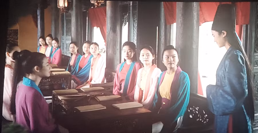 Đoàn Thị Điểm vào phủ chúa dạy cung nữ. Ảnh: Bình Thanh. Đoàn Thị Điểm vào phủ chúa dạy cung nữ. Ảnh: Bình Thanh.
