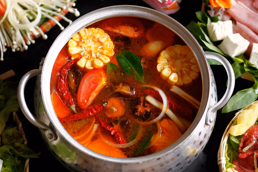 Người bị nóng trong cần kiêng đồ ăn cay nóng. Ảnh minh họa: ITN Người bị nóng trong cần kiêng đồ ăn cay nóng. Ảnh minh họa: ITN