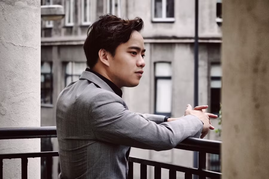 Dù sống ở nước ngoài từ nhỏ nhưng Việt Trung luôn khao khát trở về Việt Nam để cống hiến cho nền âm nhạc nước nhà.