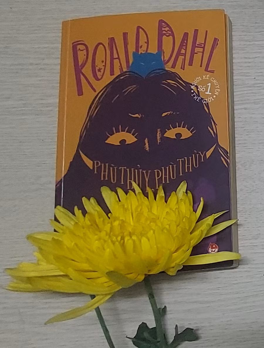 Tác phẩm 'Phù thủy phù thủy' có thể lan tỏa tới độc giả một tình yêu thương diệu kỳ. Ảnh: Tấn Quyết