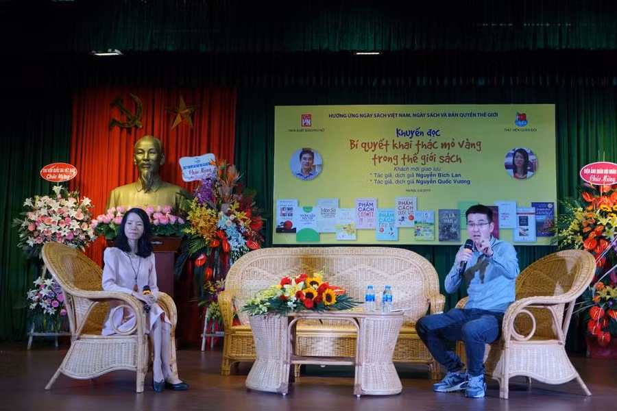 Diễn giả giao lưu tại tọa đàm “Bí quyết khai thác mỏ vàng trong thế giới sách”