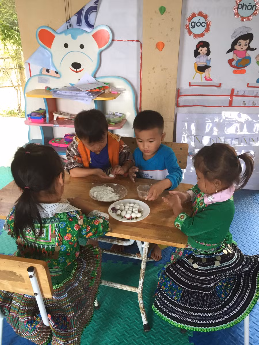 Trải nghiệm đầu tiên của các bé