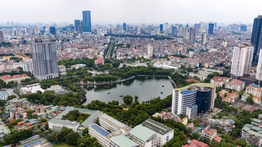 Tình trạng thiếu trường học, bãi đỗ xe tại các khu đô thị đã và đang trở thành vấn đề nan giải của Hà Nội.