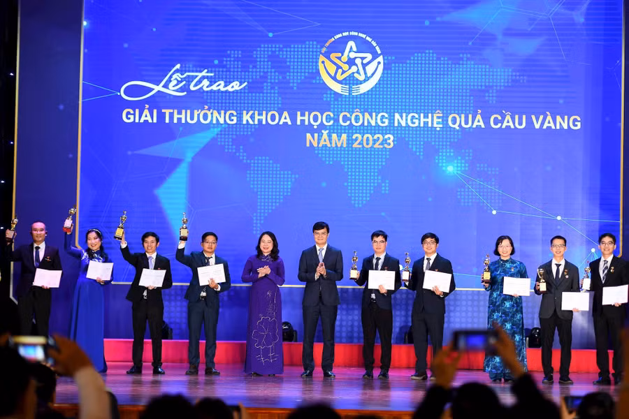 10 gương mặt nhà khoa học trẻ được vinh danh.
