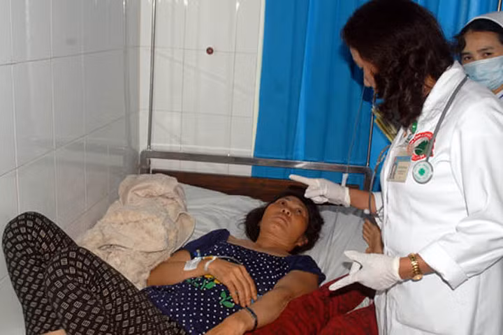Hàng chục người nhập viện sau khi ăn bánh mỳ, 1 người chết