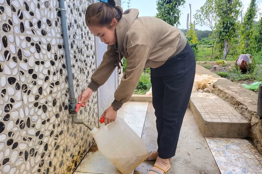 Đời sống sinh hoạt ở Lách Ló vô cùng khó khăn, đặc biệt là thiếu nước sạch.