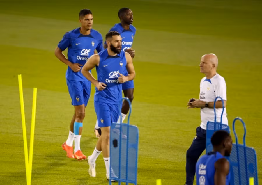 Karim Benzema không thể hoàn thành buổi tập cùng tuyển Pháp hôm 19/11.