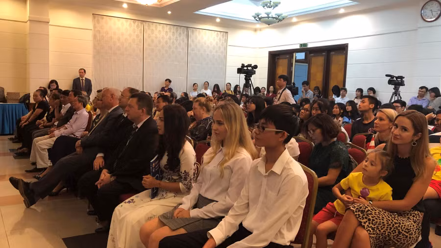 Các đại biểu dự lễ