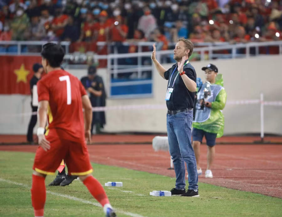 HLV Mano Polking cho rằng Việt Nam là đối thủ đáng gờm nhất của Thái Lan tại AFF Cup 2022. HLV Mano Polking cho rằng Việt Nam là đối thủ đáng gờm nhất của Thái Lan tại AFF Cup 2022.